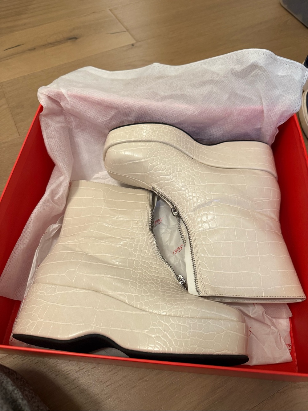 Lisa Says Gah White Croc Boots with Box - Picture 6 of 8